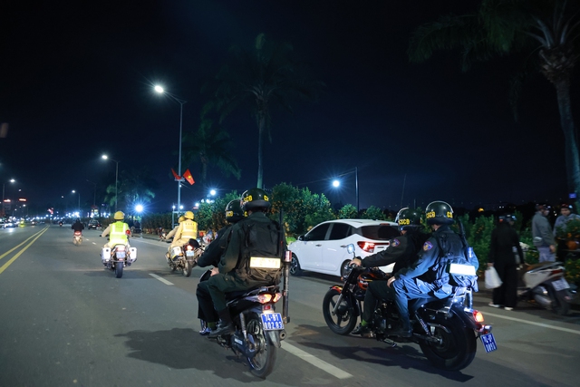 Xử lý nhiều trường hợp sử dụng pháo nổ, vi phạm giao thông dịp Tết- Ảnh 1. Xử lý nhiều trường hợp sử dụng pháo nổ, vi phạm giao thông dịp Tết- Ảnh 1.