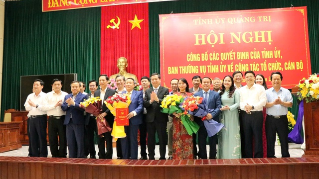 quang-tri-cong-bo-cac-quyet-dinh-ve-cong-tac-to-chuc-can-bo-1-17403047387271776302433.jpeg