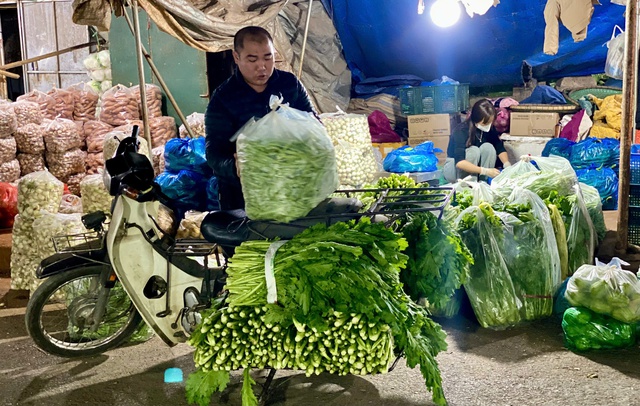 Mưa nồm kèm rét kéo dài, giá rau xanh tăng cao- Ảnh 9.