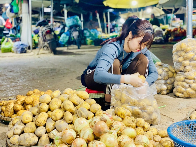 Mưa nồm kèm rét kéo dài, giá rau xanh tăng cao- Ảnh 13.