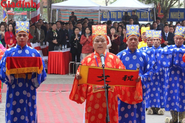 Những hiện tượng kỳ bí về nghi thức xin nước thiêng ngã ba sông ở Lễ hội đền Tranh- Ảnh 31.