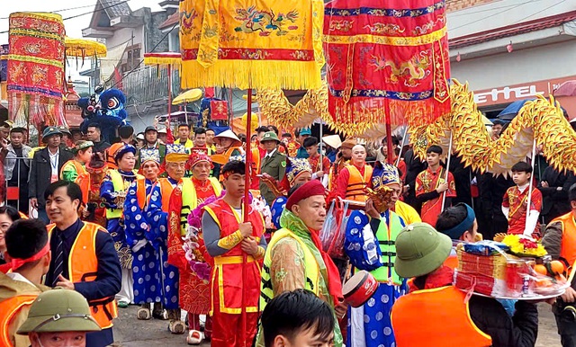 Những hiện tượng kỳ bí về nghi thức xin nước thiêng ngã ba sông ở Lễ hội đền Tranh- Ảnh 12.