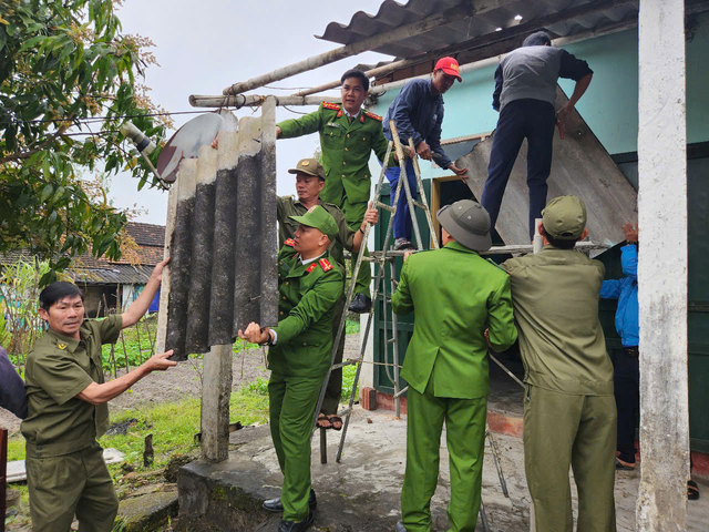 Nhiều lực lượng chung tay vào việc xóa nhà tạm, nhà dột nát - Ảnh 3.