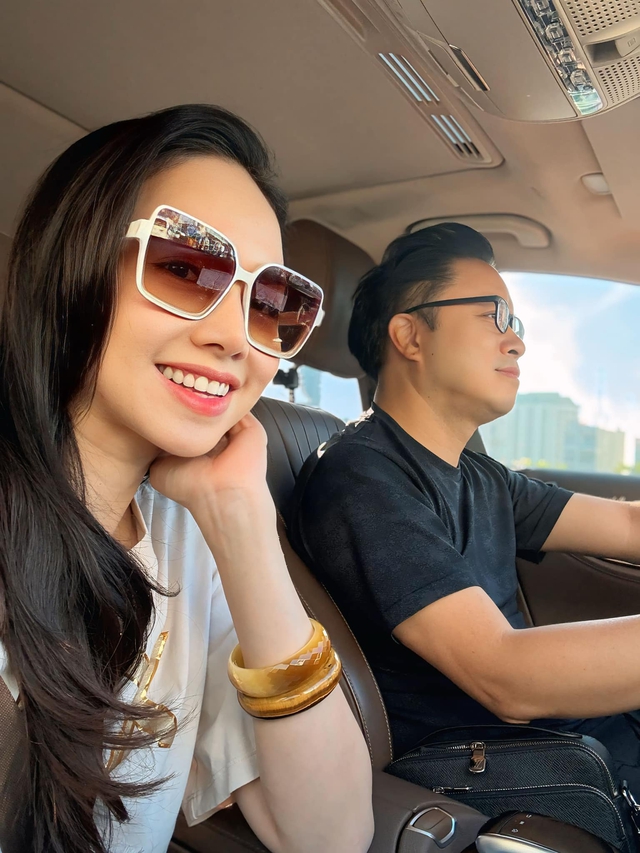 9 năm sau ngày cưới, Victor Vũ - Đinh Ngọc Diệp vẫn nắm chặt tay nhau đi khám bệnh, ân cần chăm sóc nhau mỗi ngày - Ảnh 4.