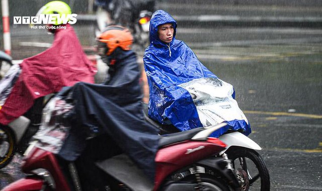 Tin sáng 22/4: Miền Bắc sắp đón mưa lớn sau đợt nắng nóng diện rộng đầu tiên trong năm; Hà Nội bắn pháo hoa mừng 50 năm Ngày Giải phóng miền Nam, thống nhất đất nước - Ảnh 2.