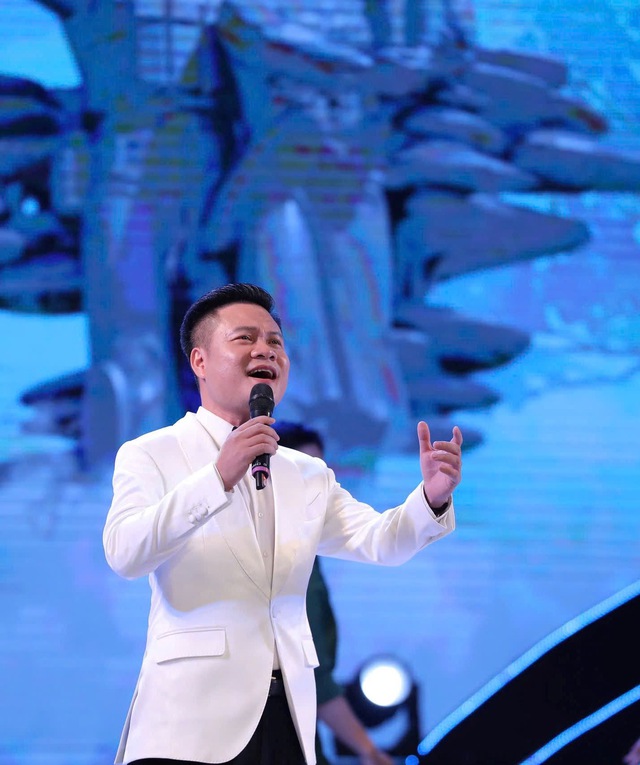Nhạc sĩ Nguyễn Thành Trung sáng tác ca khúc mừng thống nhất non sông
- Ảnh 1. Nhạc sĩ Nguyễn Thành Trung sáng tác ca khúc mừng thống nhất non sông
- Ảnh 1.