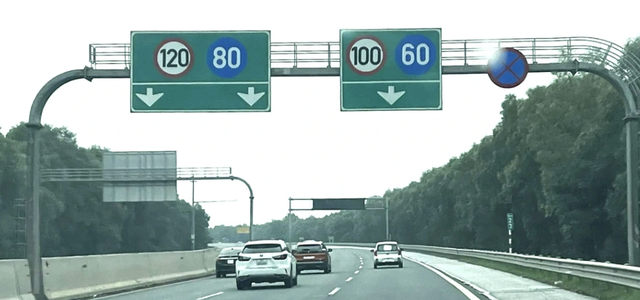 Các loại biển báo tốc độ thông dụng nhất 2025, lái xe cần lưu ý để không bị phạt- Ảnh 2. Các loại biển báo tốc độ thông dụng nhất 2025, lái xe cần lưu ý để không bị phạt- Ảnh 2.