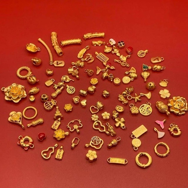 Charm vàng đốn tim giới trẻ - Vừa mang ý nghĩa may mắn, vừa giúp tích trữ - Ảnh 1. Charm vàng đốn tim giới trẻ - Vừa mang ý nghĩa may mắn, vừa giúp tích trữ - Ảnh 1.