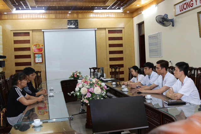 Tin sáng 11/5: Thông tin mới nhất vụ thanh niên hành hung điều dưỡng BVĐK tỉnh Nam Định; người dân xếp hàng thu gom, 'giải cứu' dưa hấu khi xe tải gặp nạn - Ảnh 2. Tin sáng 11/5: Thông tin mới nhất vụ thanh niên hành hung điều dưỡng BVĐK tỉnh Nam Định; người dân xếp hàng thu gom, 'giải cứu' dưa hấu khi xe tải gặp nạn - Ảnh 2.