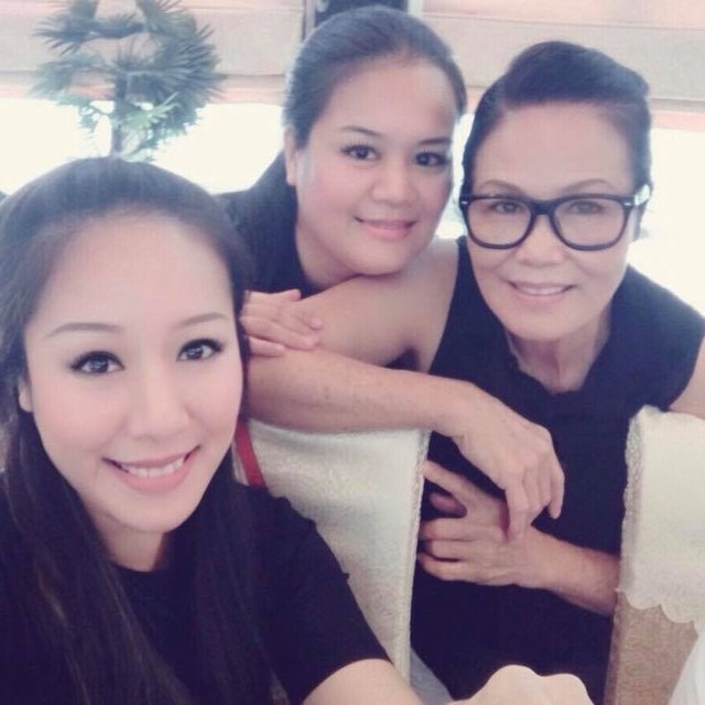 Hình ảnh hiếm hoi của mẹ ruột Hoa hậu Ngô Phương Lan: Giữ thần thái sang trọng, da dáng đẹp ở tuổi hưu- Ảnh 6. Hình ảnh hiếm hoi của mẹ ruột Hoa hậu Ngô Phương Lan: Giữ thần thái sang trọng, da dáng đẹp ở tuổi hưu- Ảnh 6.