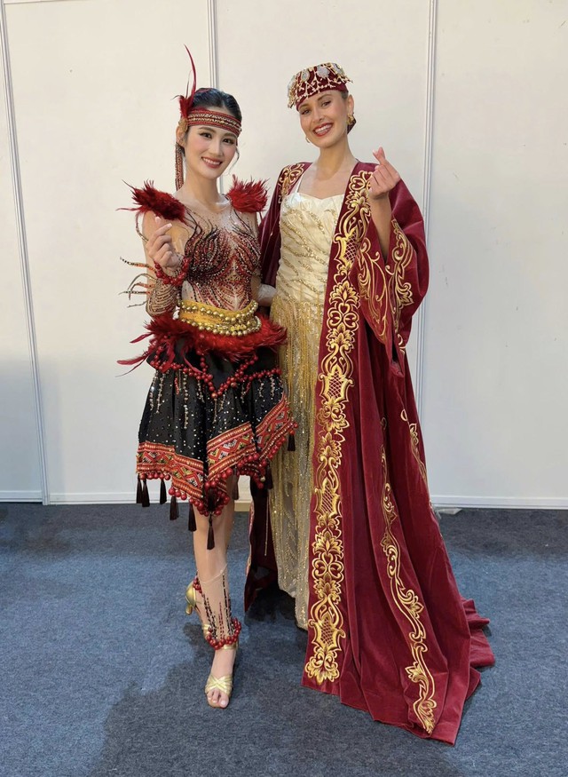 Hoa hậu Ý Nhi có màn vũ đạo ấn tượng tại Lễ khai mạc Miss World 2025- Ảnh 6. Hoa hậu Ý Nhi có màn vũ đạo ấn tượng tại Lễ khai mạc Miss World 2025- Ảnh 6.