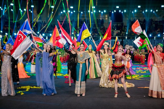 Hoa hậu Ý Nhi có màn vũ đạo ấn tượng tại Lễ khai mạc Miss World 2025- Ảnh 5. Hoa hậu Ý Nhi có màn vũ đạo ấn tượng tại Lễ khai mạc Miss World 2025- Ảnh 5.