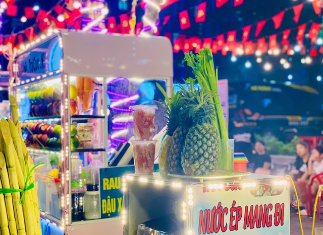 Nước trái cây giá rẻ ‘lên ngôi’ khi thời tiết vào hè- Ảnh 4. Nước trái cây giá rẻ ‘lên ngôi’ khi thời tiết vào hè- Ảnh 4.