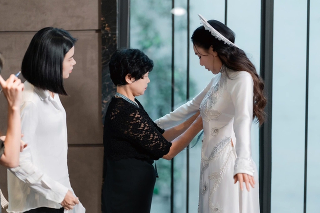 Lộ ảnh Hồ Quỳnh Hương chọn đồ cưới cùng chồng điển trai, hiền lành- Ảnh 3. Lộ ảnh Hồ Quỳnh Hương chọn đồ cưới cùng chồng điển trai, hiền lành- Ảnh 3.