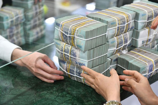 Ngân hàng có lãi suất cao nhất tới 9,65%: Gửi tiết kiệm 200 triệu đồng, 500 triệu đồng kỳ hạn 12 tháng chênh lãi ra sao? - Ảnh 2. Ngân hàng có lãi suất cao nhất tới 9,65%: Gửi tiết kiệm 200 triệu đồng, 500 triệu đồng kỳ hạn 12 tháng chênh lãi ra sao? - Ảnh 2.