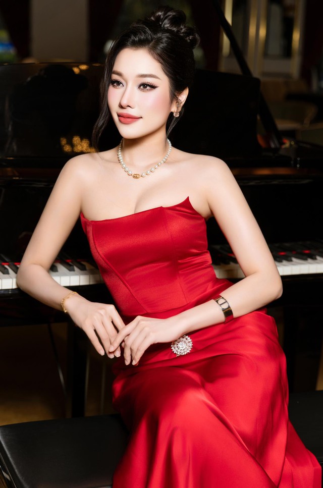 Bất ngờ với thân thế của thí sinh Phú Yên, sở hữu hình thể như hoa hậu nhưng muốn chinh phục 'Điểm hẹn tài năng' để thành ca sĩ - Ảnh 7. Bất ngờ với thân thế của thí sinh Phú Yên, sở hữu hình thể như hoa hậu nhưng muốn chinh phục 'Điểm hẹn tài năng' để thành ca sĩ - Ảnh 7.