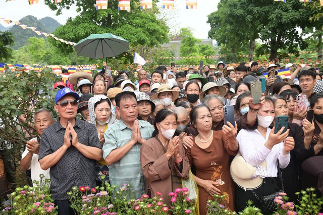 Chiêm ngưỡng xá lợi Phật Thích Ca Mâu Ni ở chùa Tam Chúc tỉnh Hà Nam- Ảnh 6. Chiêm ngưỡng xá lợi Phật Thích Ca Mâu Ni ở chùa Tam Chúc tỉnh Hà Nam- Ảnh 6.
