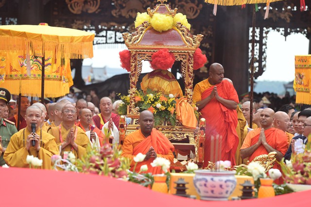 Chiêm ngưỡng xá lợi Phật Thích Ca Mâu Ni ở chùa Tam Chúc tỉnh Hà Nam- Ảnh 7. Chiêm ngưỡng xá lợi Phật Thích Ca Mâu Ni ở chùa Tam Chúc tỉnh Hà Nam- Ảnh 7.