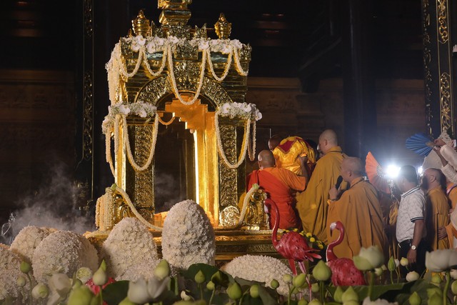 Chiêm ngưỡng xá lợi Phật Thích Ca Mâu Ni ở chùa Tam Chúc tỉnh Hà Nam- Ảnh 10. Chiêm ngưỡng xá lợi Phật Thích Ca Mâu Ni ở chùa Tam Chúc tỉnh Hà Nam- Ảnh 10.