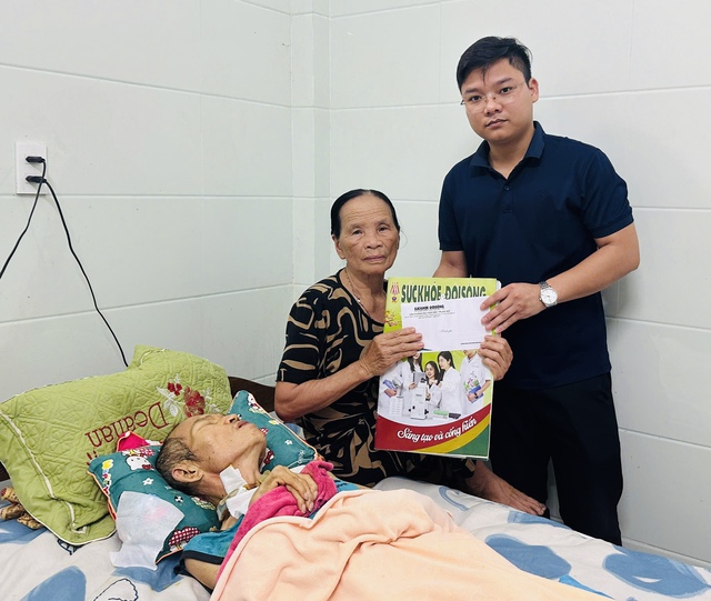 Tấm lòng bạn đọc đến với cụ bà 83 tuổi chăm 2 con bệnh tật, nuôi cháu nhỏ đang tuổi ăn học- Ảnh 1. Tấm lòng bạn đọc đến với cụ bà 83 tuổi chăm 2 con bệnh tật, nuôi cháu nhỏ đang tuổi ăn học- Ảnh 1.