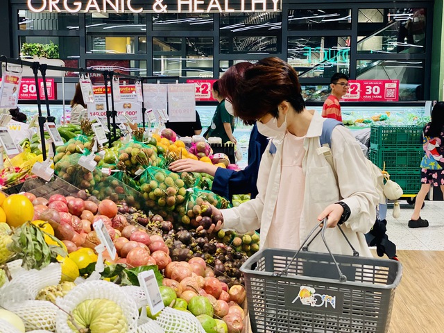 Loại quả được ví là ‘nữ hoàng’ trái cây đầu mùa giá cao, tiểu thương không dám nhập hàng vì sợ lỗ vốn- Ảnh 4. Loại quả được ví là ‘nữ hoàng’ trái cây đầu mùa giá cao, tiểu thương không dám nhập hàng vì sợ lỗ vốn- Ảnh 4.