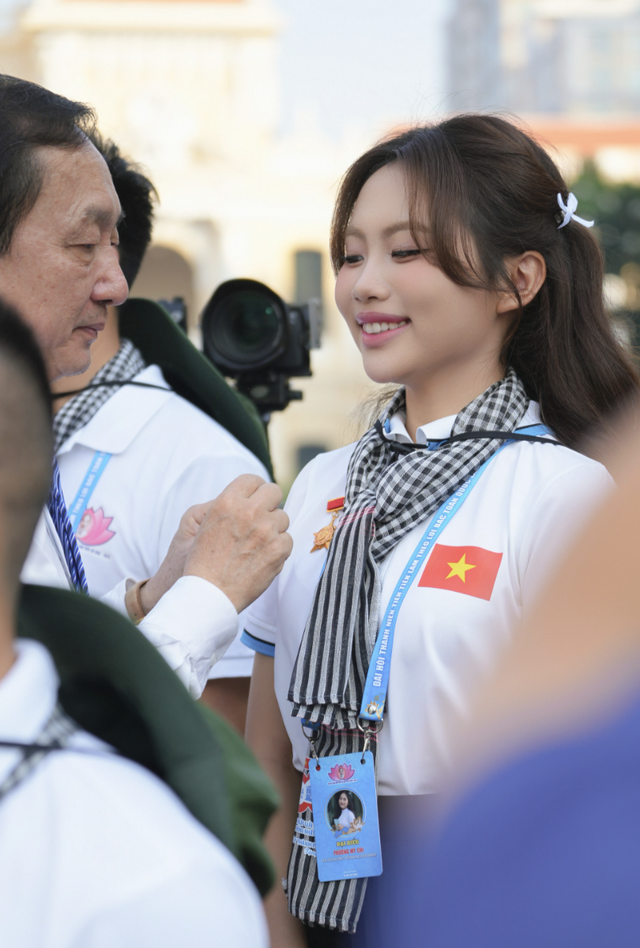 Nữ ca sĩ Gen Z nhận danh hiệu Thanh niên tiên tiến làm theo lời Bác - Ảnh 4. Nữ ca sĩ Gen Z nhận danh hiệu Thanh niên tiên tiến làm theo lời Bác - Ảnh 4.