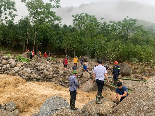 Hiện trường 'tan hoang' sau trận lũ quét khiến 4 người tử vong ở tỉnh nghèo Bắc Kạn- Ảnh 15. Hiện trường 'tan hoang' sau trận lũ quét khiến 4 người tử vong ở tỉnh nghèo Bắc Kạn- Ảnh 15.