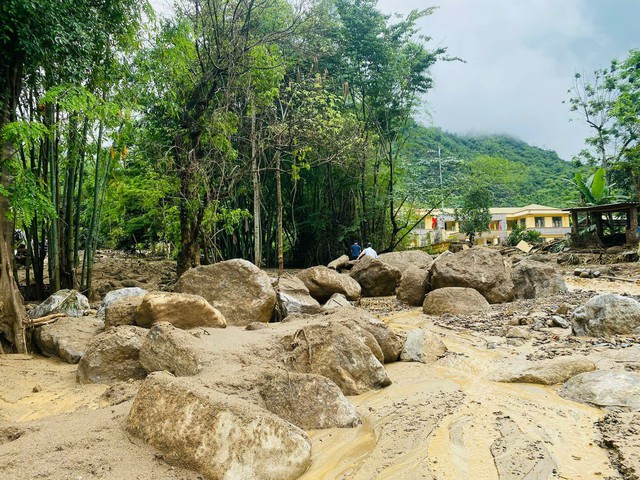 Hiện trường 'tan hoang' sau trận lũ quét khiến 4 người tử vong ở tỉnh nghèo Bắc Kạn- Ảnh 6. Hiện trường 'tan hoang' sau trận lũ quét khiến 4 người tử vong ở tỉnh nghèo Bắc Kạn- Ảnh 6.