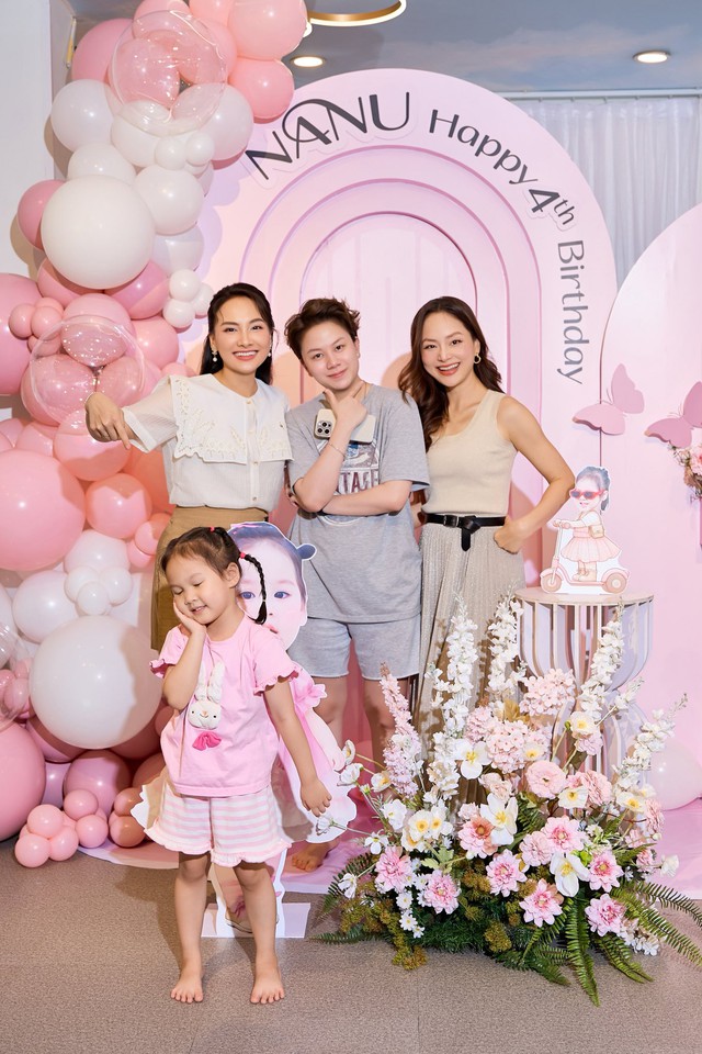 Con gái 4 tuổi của Bảo Thanh gây chú ý với bộ đồ đơn giản trong lần đầu tổ chức sinh nhật- Ảnh 9. Con gái 4 tuổi của Bảo Thanh gây chú ý với bộ đồ đơn giản trong lần đầu tổ chức sinh nhật- Ảnh 9.
