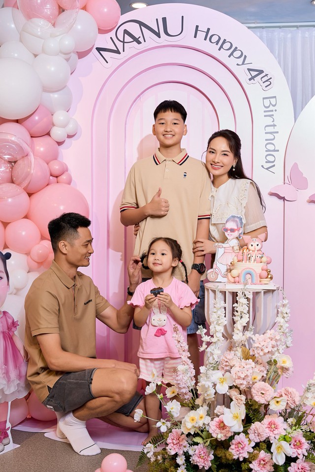 Con gái 4 tuổi của Bảo Thanh gây chú ý với bộ đồ đơn giản trong lần đầu tổ chức sinh nhật- Ảnh 5. Con gái 4 tuổi của Bảo Thanh gây chú ý với bộ đồ đơn giản trong lần đầu tổ chức sinh nhật- Ảnh 5.