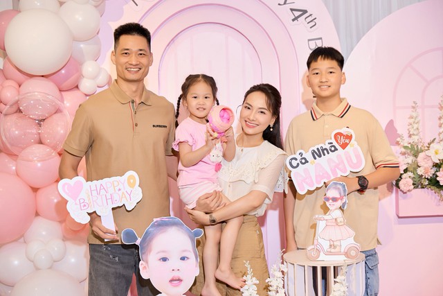Con gái 4 tuổi của Bảo Thanh gây chú ý với bộ đồ đơn giản trong lần đầu tổ chức sinh nhật- Ảnh 6. Con gái 4 tuổi của Bảo Thanh gây chú ý với bộ đồ đơn giản trong lần đầu tổ chức sinh nhật- Ảnh 6.