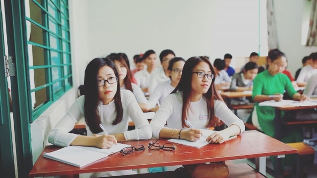ho-tro-hoc-phi-sinh-vien-su-pham-17476427300722025036121.jpg