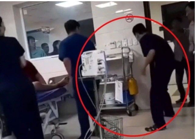 Xử phạt người đàn ông hành hung nhân viên y tế ở Phú Thọ - Ảnh 1. Xử phạt người đàn ông hành hung nhân viên y tế ở Phú Thọ - Ảnh 1.