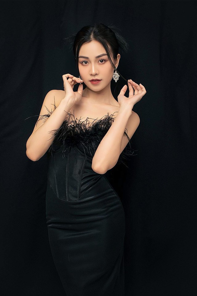 Sắc vóc đời thực như hoa hậu của nữ diễn viên 'Những chặng đường bụi bặm'- Ảnh 4. Sắc vóc đời thực như hoa hậu của nữ diễn viên 'Những chặng đường bụi bặm'- Ảnh 4.