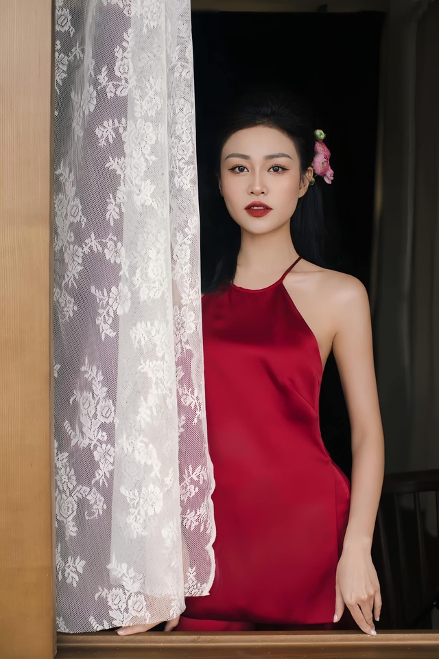 Sắc vóc đời thực như hoa hậu của nữ diễn viên 'Những chặng đường bụi bặm'- Ảnh 5. Sắc vóc đời thực như hoa hậu của nữ diễn viên 'Những chặng đường bụi bặm'- Ảnh 5.