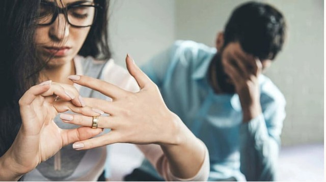 Cảm động vì chồng thương xót khi không thể sinh con, vợ sốc nặng khi người phụ nữ mang thai đến mỉa mai, thách thức