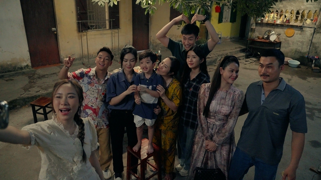 Lương Thu Trang - Duy Hưng vào vai hôn nhân không hạnh phúc trong phim mới 'Dịu dàng màu nắng'
- Ảnh 1. Lương Thu Trang - Duy Hưng vào vai hôn nhân không hạnh phúc trong phim mới 'Dịu dàng màu nắng'
- Ảnh 1.