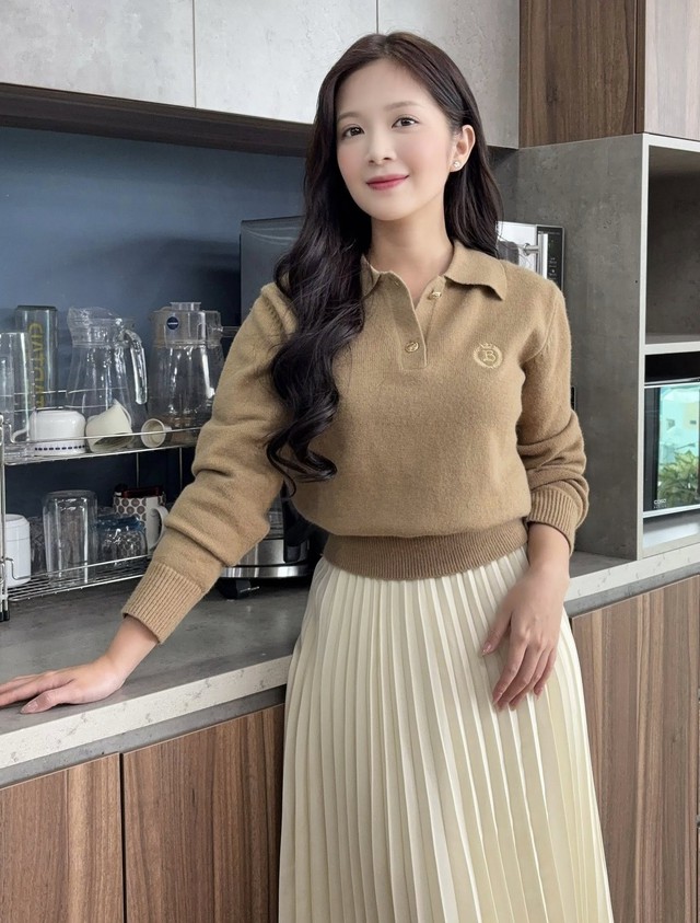 Nhan sắc nữ diễn viên 28 tuổi xinh như lớp 10 đang gây tranh cãi trong phim "Cha tôi, người ở lại"- Ảnh 9. Nhan sắc nữ diễn viên 28 tuổi xinh như lớp 10 đang gây tranh cãi trong phim "Cha tôi, người ở lại"- Ảnh 9.
