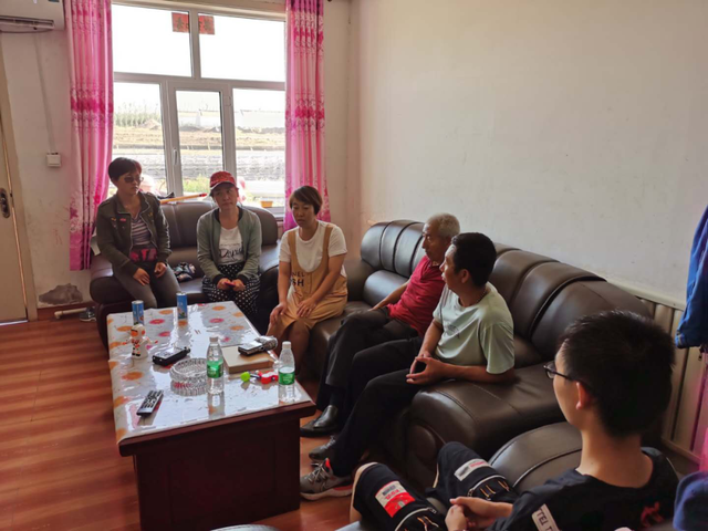 Sự thật ngã ngửa đằng sau lời hứa của bố vợ - Ảnh 2. Sự thật ngã ngửa đằng sau lời hứa của bố vợ - Ảnh 2.
