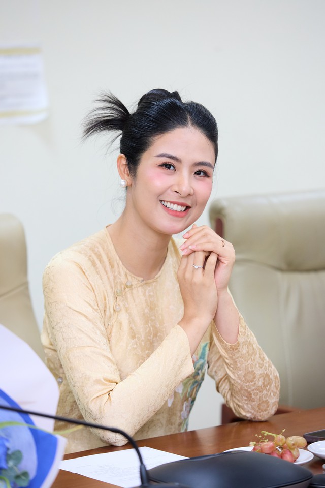 hoa-hau-ngoc-han-9-17478160451821356213434.jpg