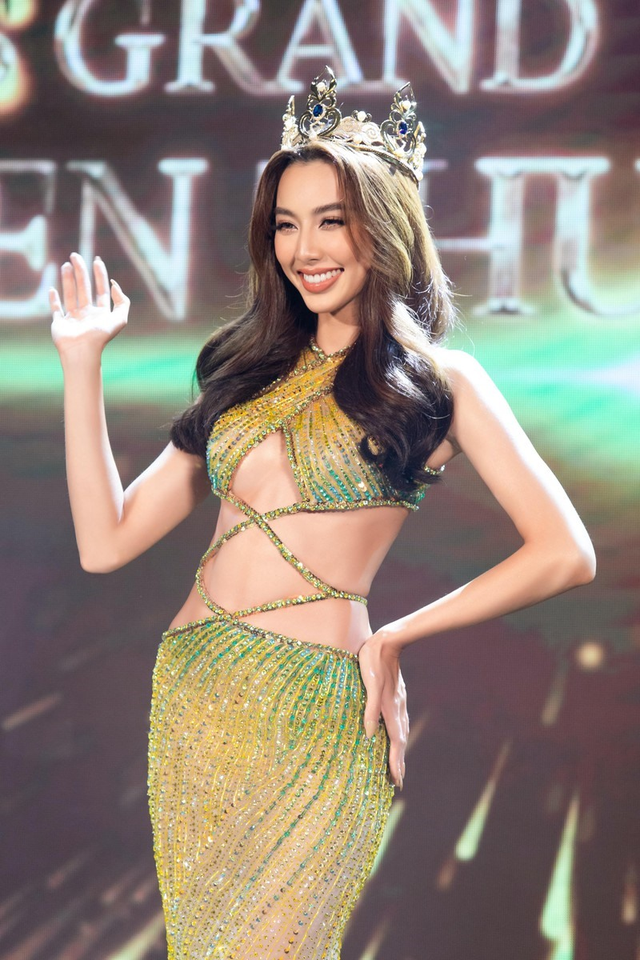 Hoa hậu Việt Nam có thu hồi danh hiệu 'Người đẹp nhân ái' của Thuỳ Tiên?
- Ảnh 1. Hoa hậu Việt Nam có thu hồi danh hiệu 'Người đẹp nhân ái' của Thuỳ Tiên?
- Ảnh 1.