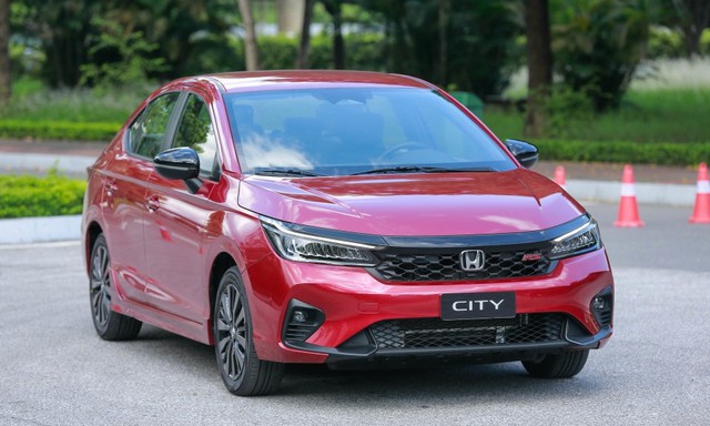Xe sedan hạng B, C giảm giá sốc chỉ ngang sedan hạng A, Toyota Vios rẻ chưa từng có, Honda City thấp kỷ lục - Ảnh 3. Xe sedan hạng B, C giảm giá sốc chỉ ngang sedan hạng A, Toyota Vios rẻ chưa từng có, Honda City thấp kỷ lục - Ảnh 3.