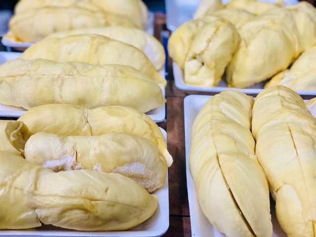 Loạn giá sầu riêng, nơi bán vài chục nghìn nơi hàng trăm nghìn đồng/kg- Ảnh 11. Loạn giá sầu riêng, nơi bán vài chục nghìn nơi hàng trăm nghìn đồng/kg- Ảnh 11.