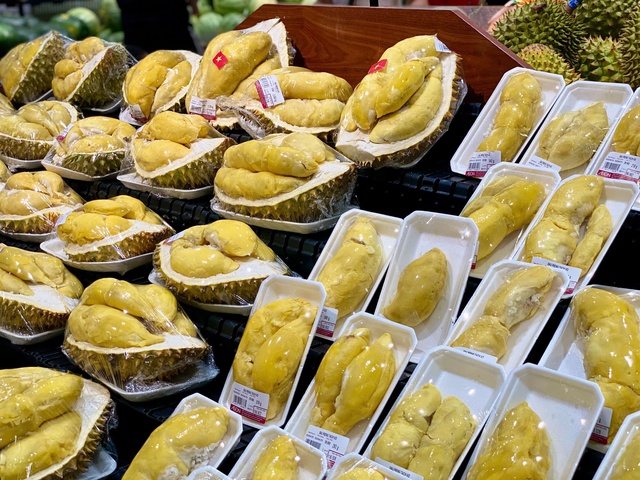 Loạn giá sầu riêng, nơi bán vài chục nghìn nơi hàng trăm nghìn đồng/kg- Ảnh 7. Loạn giá sầu riêng, nơi bán vài chục nghìn nơi hàng trăm nghìn đồng/kg- Ảnh 7.