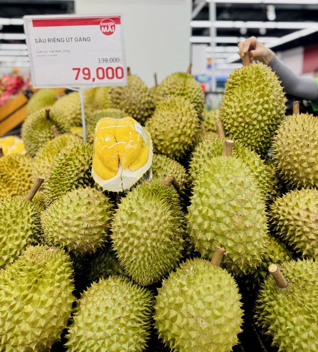 Loạn giá sầu riêng, nơi bán vài chục nghìn nơi hàng trăm nghìn đồng/kg- Ảnh 8. Loạn giá sầu riêng, nơi bán vài chục nghìn nơi hàng trăm nghìn đồng/kg- Ảnh 8.