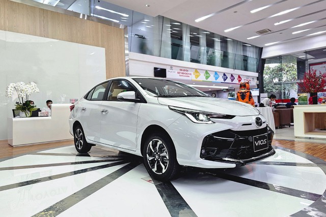 Xe sedan hạng B, C giảm giá sốc chỉ ngang sedan hạng A, Toyota Vios rẻ chưa từng có, Honda City thấp kỷ lục - Ảnh 2. Xe sedan hạng B, C giảm giá sốc chỉ ngang sedan hạng A, Toyota Vios rẻ chưa từng có, Honda City thấp kỷ lục - Ảnh 2.