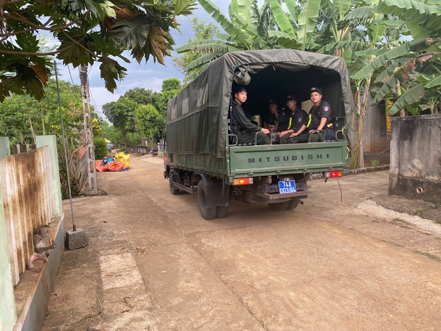 nhieu-luc-luong-truy-tim-nghi-pham-dam-hang-xom-tu-vong-o-quang-tri-1747879744636810992699.jpg