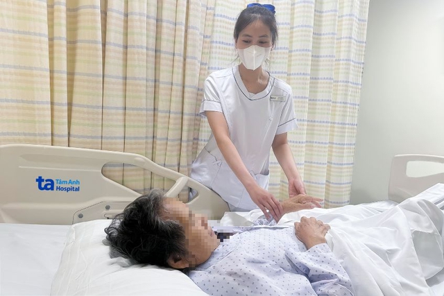 Người phụ nữ suýt phải cắt gan do sỏi lấp đầy túi mật từ dấu hiệu nhiều người Việt bỏ qua- Ảnh 3. Người phụ nữ suýt phải cắt gan do sỏi lấp đầy túi mật từ dấu hiệu nhiều người Việt bỏ qua- Ảnh 3.