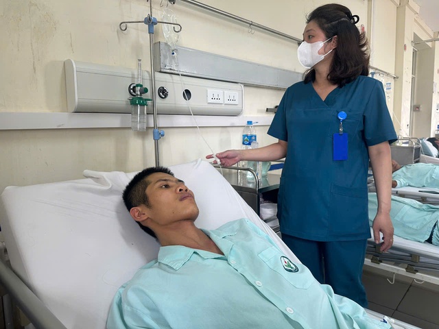 MS 1008: Chàng trai 22 tuổi chống chọi với bệnh hiểm nghèo, gia đình kiệt quệ kinh tế cần sự giúp đỡ - Ảnh 4. MS 1008: Chàng trai 22 tuổi chống chọi với bệnh hiểm nghèo, gia đình kiệt quệ kinh tế cần sự giúp đỡ - Ảnh 4.