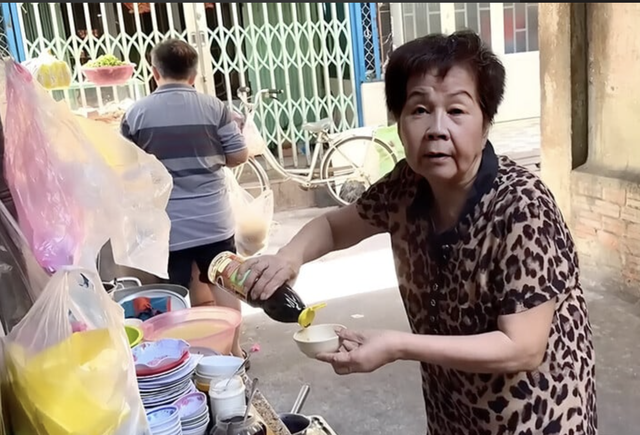 Ngôi sao cải lương đoàn Thanh Minh - Thanh Nga một thời, U80 dậy từ 3h sáng bán hủ tiếu- Ảnh 5. Ngôi sao cải lương đoàn Thanh Minh - Thanh Nga một thời, U80 dậy từ 3h sáng bán hủ tiếu- Ảnh 5.